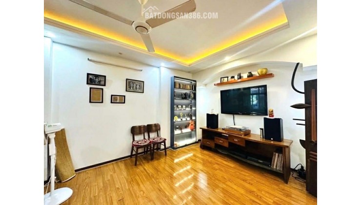 B.Á.N NHÀ gần TIMES CITY 52m2 x 5T MT RỘNG_CÁCH PHỐ 30m_Ô TÔ ĐỖ CỬA, VÀO NHÀ_THANG MÁY CHỜ_NỘI THẤT XỊN, hơn 19 tỷ